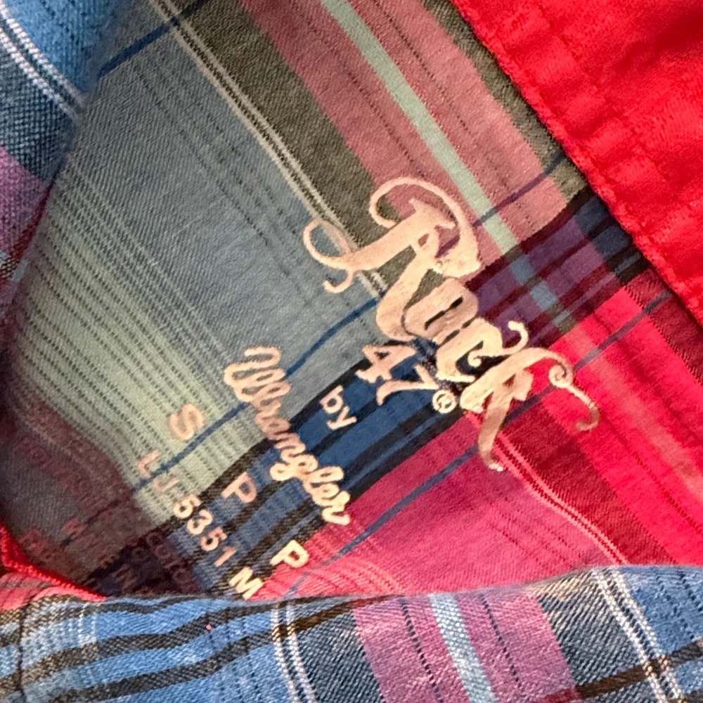 Rock 47 Wrangler Women's Blue and Pink Plaid Button Down Shirt size small - Picture 3 of 8